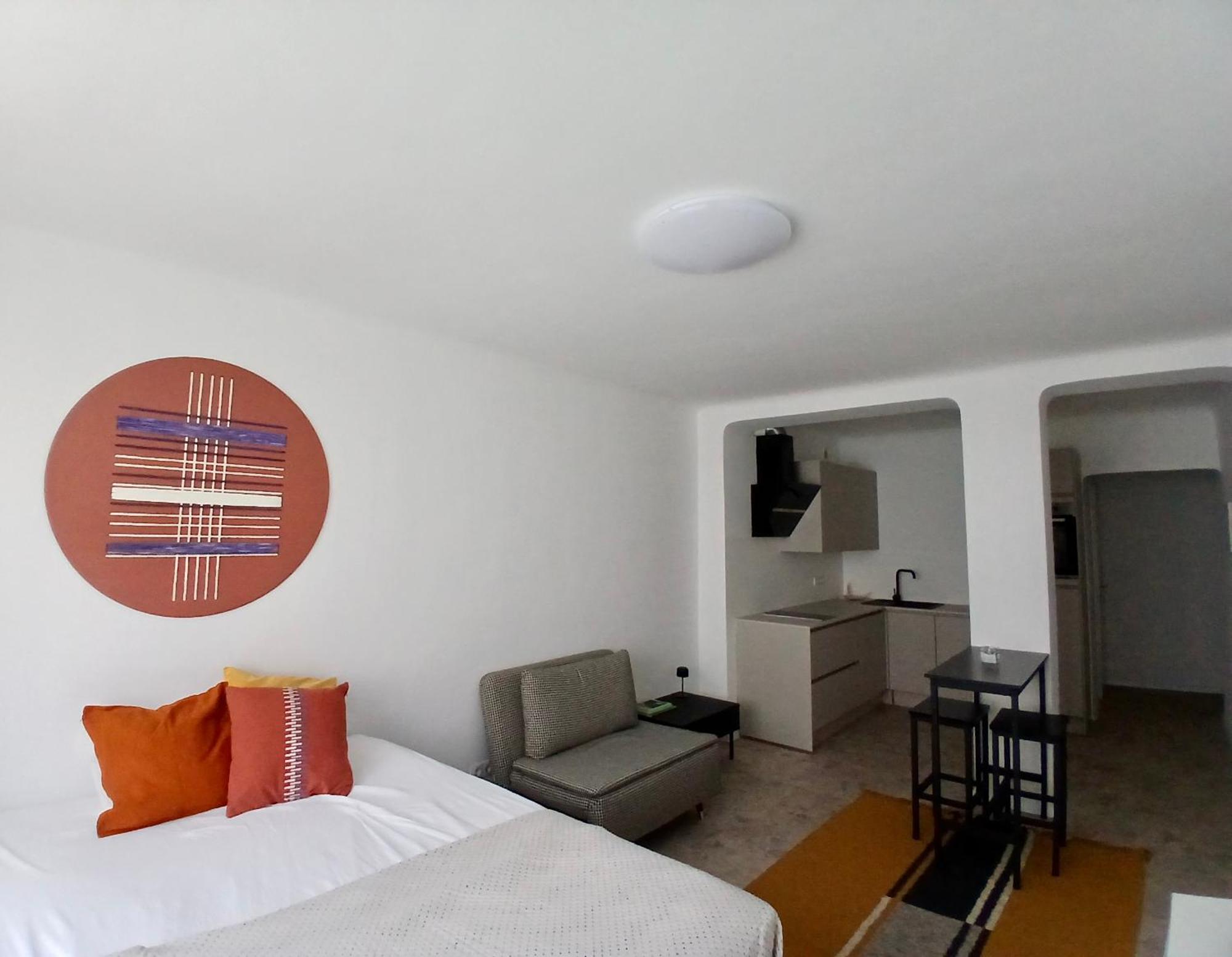 Modern Apartment *